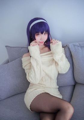 大胸美女给男人喂自己的_BD韩语高清免费观看